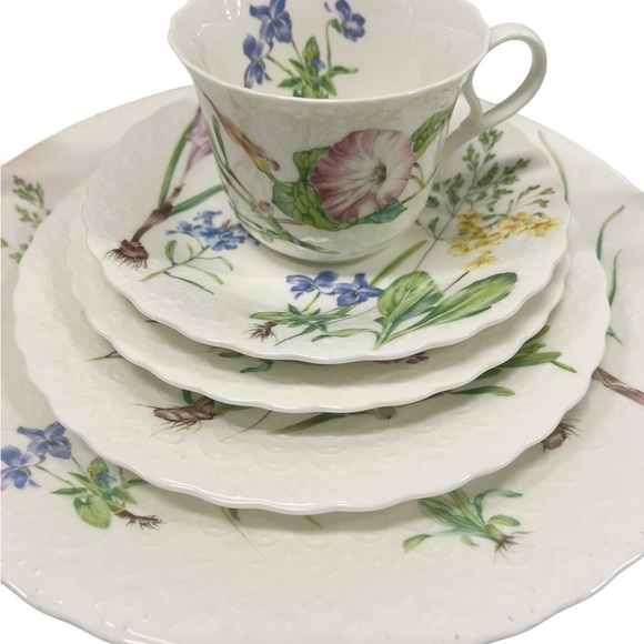 Vintage Floral Medley collection by Mikasa
 5 Piece Place Setting - Picture 4 of 9